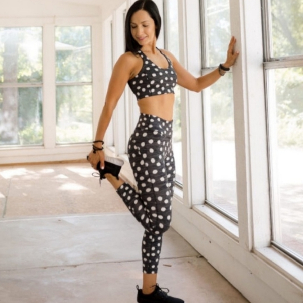 NWOT Outdoor Voices 3/4 Leggings - Picture 8 of 8